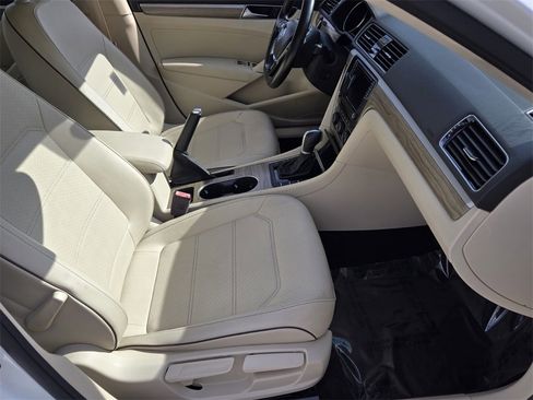 Used 2018 Volkswagen Passat 2.0T SE image 20