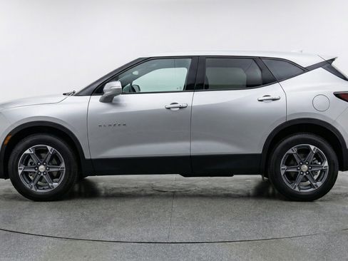 Used 2025 Chevrolet Blazer LT FWD image 5