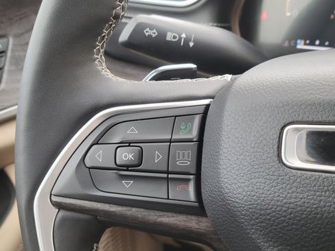 Used 2024 Jeep Grand Cherokee L Limited w/ Luxury Tech Group II image 14