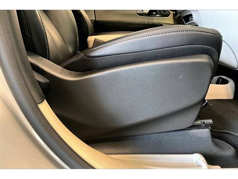 Used 2024 Chrysler Pacifica Touring-L FWD image 50