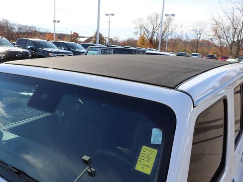 Used 2020 Jeep Wrangler Unlimited Sahara image 32