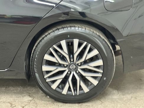 Used 2024 Nissan Altima 2.5 SV FWD image 46