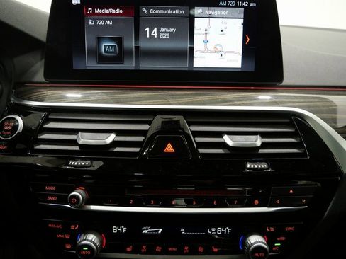 Used 2018 BMW 530i xDrive 530i xDrive image 21