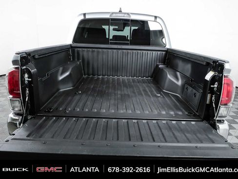 Used 2022 Toyota Tacoma SR5 AWD/4WD image 28