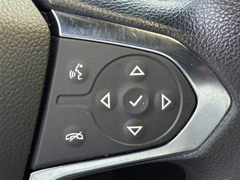 Used 2022 Chevrolet Traverse LS image 29