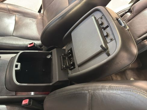 Used 2010 Cadillac Escalade Luxury AWD/4WD image 20
