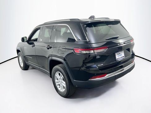 Used 2023 Jeep Grand Cherokee Laredo AWD/4WD image 7