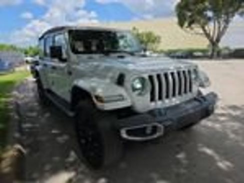 Used 2022 Jeep Wrangler Unlimited Sahara AWD/4WD image 4