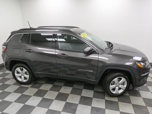 Used 2020 Jeep Compass Latitude w/ Cold Weather Group AWD/4WD image 5