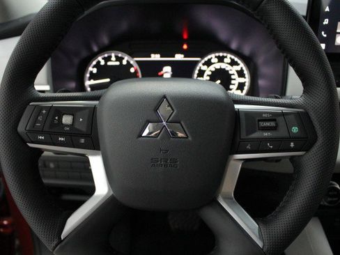 New 2026 Mitsubishi Outlander SE image 8
