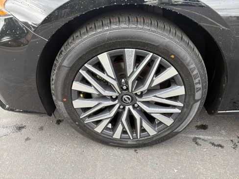 Used 2025 Nissan Altima 2.5 SV FWD image 30