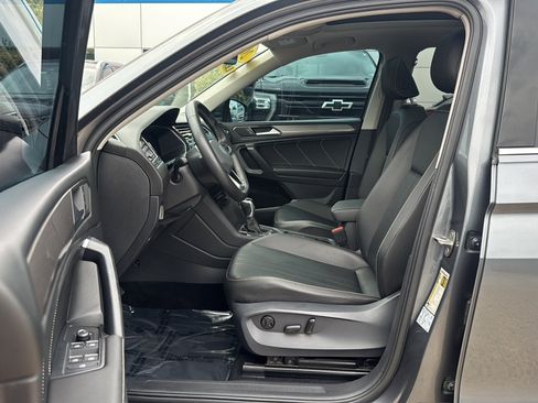 Used 2022 Volkswagen Tiguan SE AWD/4WD image 12