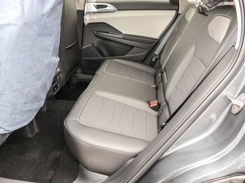 Used 2025 Volkswagen Taos SE image 26