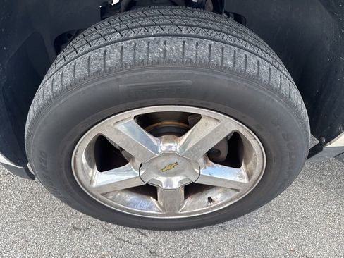 Used 2010 Chevrolet Avalanche LTZ RWD image 13