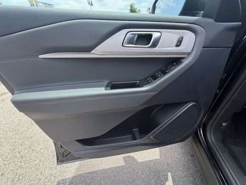 New 2026 Ford Explorer Active RWD image 18