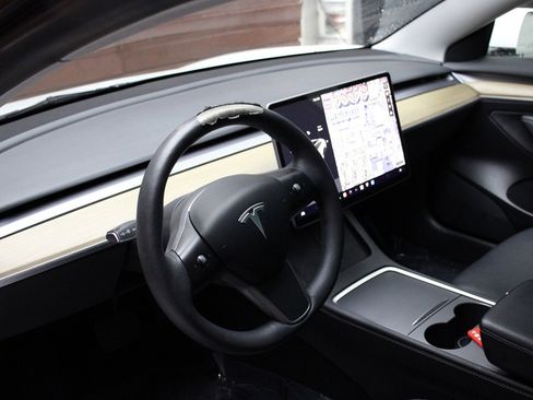 Used 2023 Tesla Model 3 Standard Range image 31