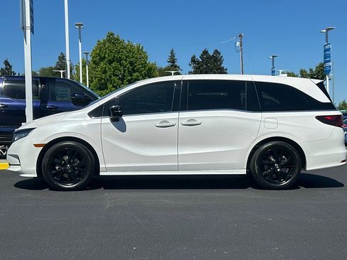 Used 2024 Honda Odyssey Sport image 2