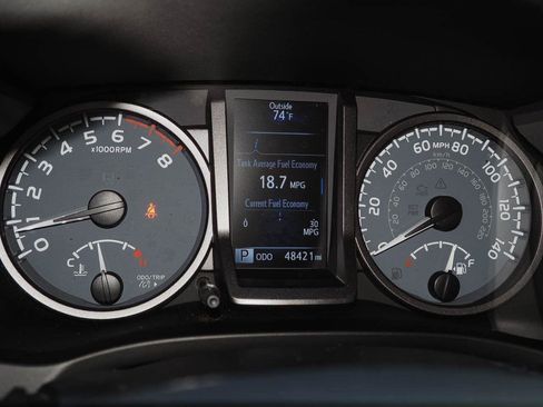 Used 2020 Toyota Tacoma TRD Sport AWD/4WD image 14