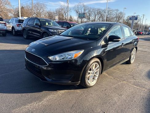 Used 2016 Ford Focus SE w/ SE Power Seat Package image 3