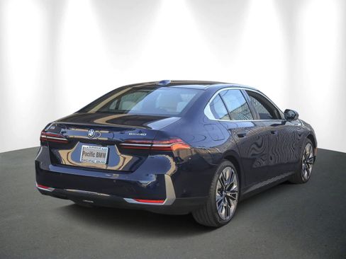 Used 2025 BMW i5 eDrive40i w/ Premium Package image 6