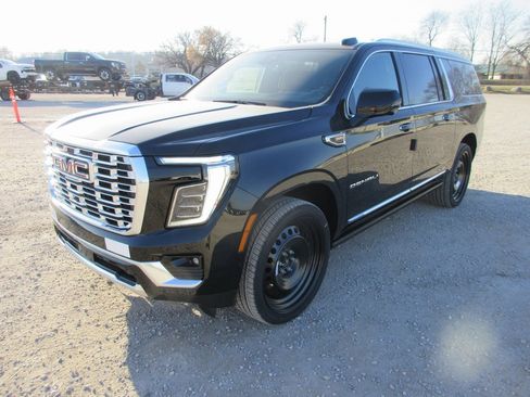 New 2026 GMC Yukon XL Denali image 9