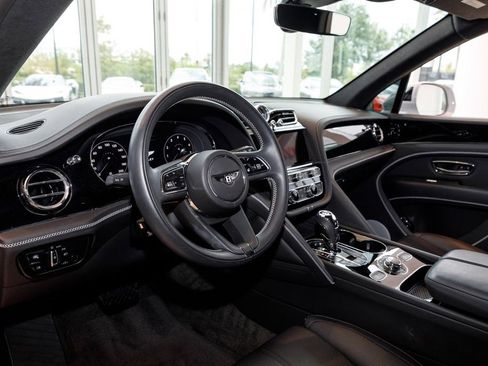 Used 2023 Bentley Bentayga AWD/4WD image 32