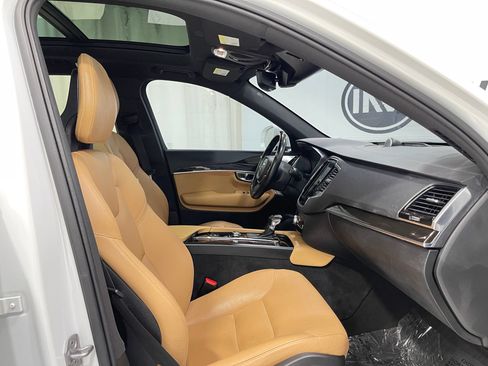 Used 2018 Volvo XC90 T6 Momentum w/ Convenience Package AWD/4WD image 34
