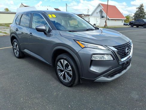 Used 2023 Nissan Rogue SV image 3
