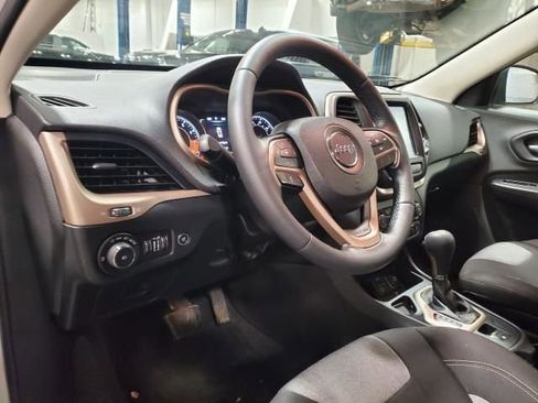 Used 2014 Jeep Cherokee Latitude w/ Comfort/Convenience Group image 10