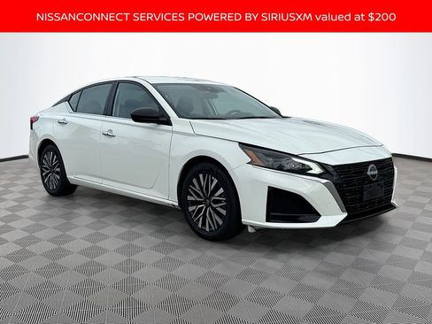 Used 2025 Nissan Altima 2.5 SV FWD image 3