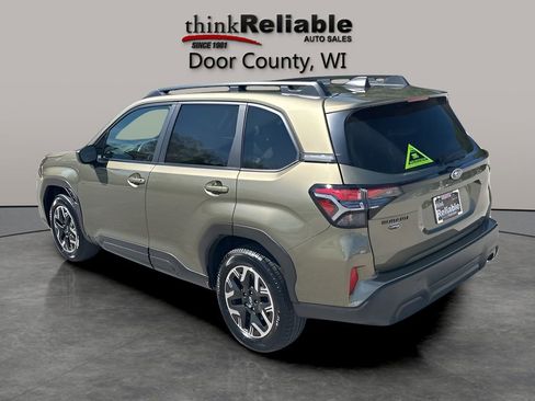 Used 2025 Subaru Forester Premium AWD/4WD image 3