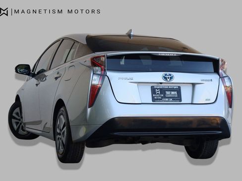 Used 2017 Toyota Prius Two FWD image 7