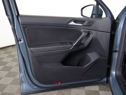 Used 2019 Volkswagen Tiguan SE w/ Panoramic Sunroof Package image 23
