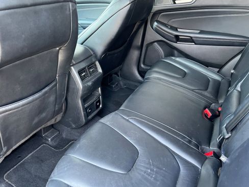 Used 2022 Ford Edge Titanium image 12