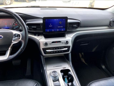 Used 2021 Ford Explorer XLT RWD image 7
