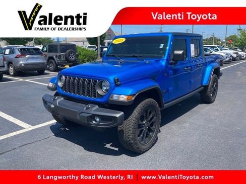 Used 2025 Jeep Gladiator Sport AWD/4WD image 1