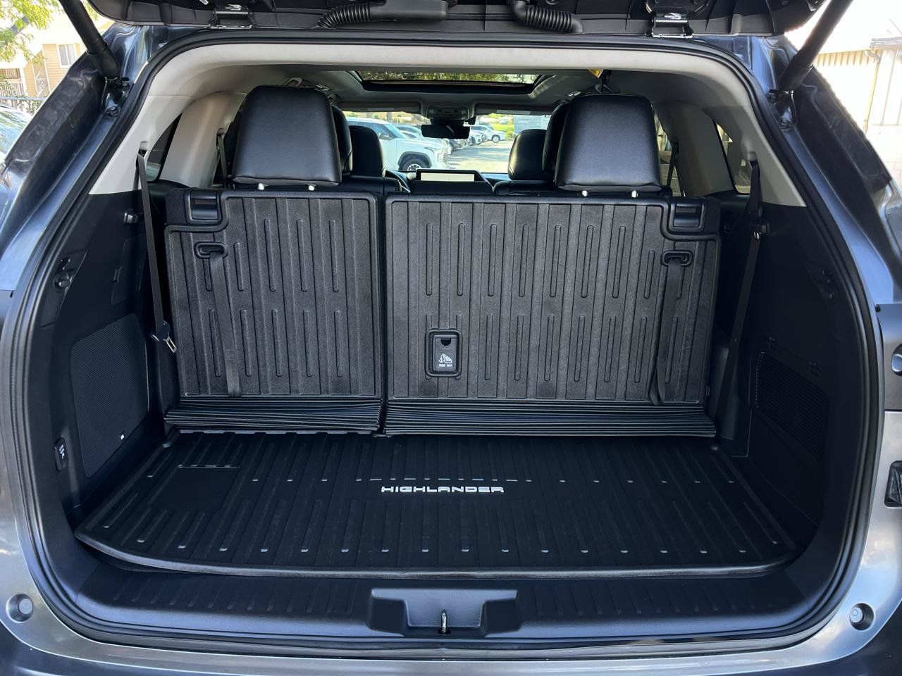 Used 2025 Toyota Highlander Platinum AWD/4WD image 20