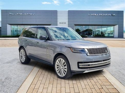 Used 2024 Land Rover Range Rover SE image 3