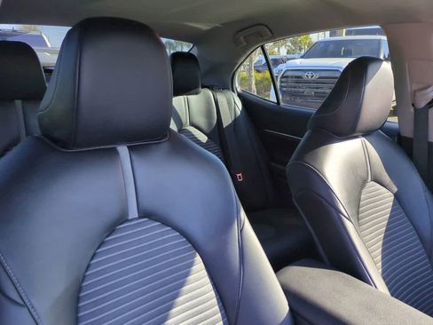 Certified 2020 Toyota Camry SE image 7