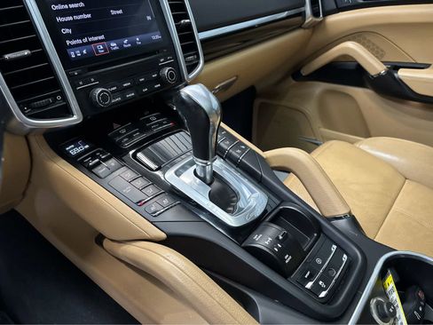 Used 2017 Porsche Cayenne Platinum Edition AWD/4WD image 20