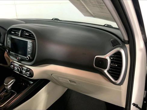 Certified 2025 Kia Soul LX w/ LX Technology Package FWD image 16