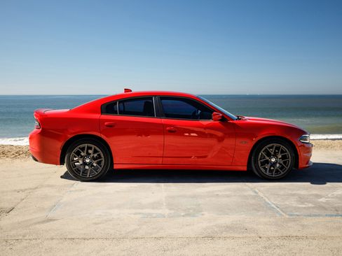 Used 2015 Dodge Charger R/T w/ Driver Confidence Group image 5