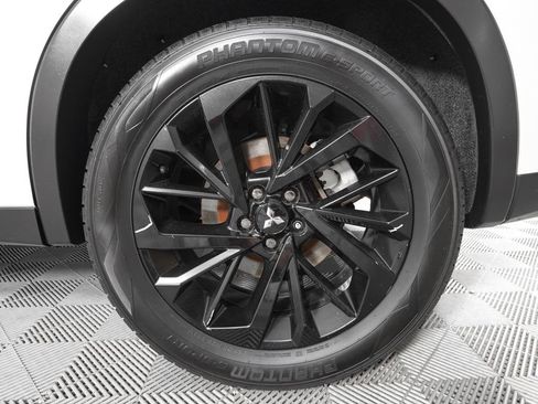 Used 2023 Mitsubishi Outlander SE AWD/4WD image 30
