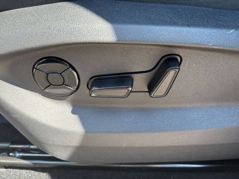 Used 2026 Volkswagen Tiguan SE FWD image 20