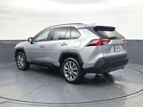 Used 2022 Toyota RAV4 XLE Premium FWD image 6