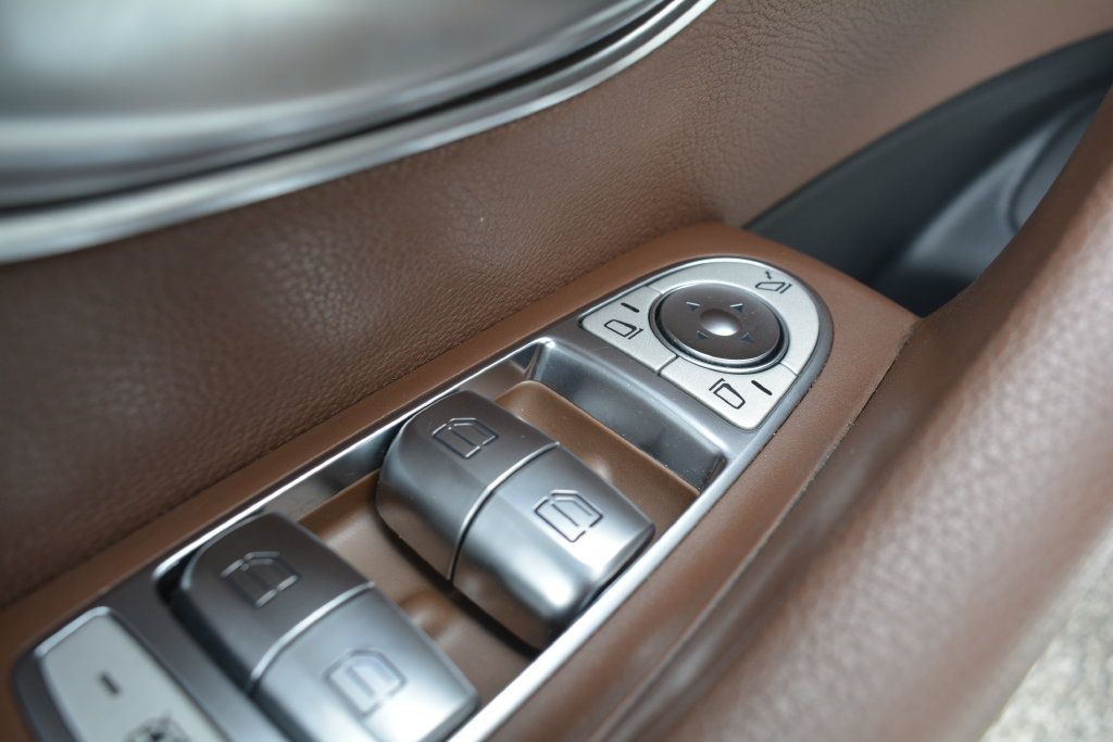 Used 2017 Mercedes-Benz E 300 4MATIC image 9