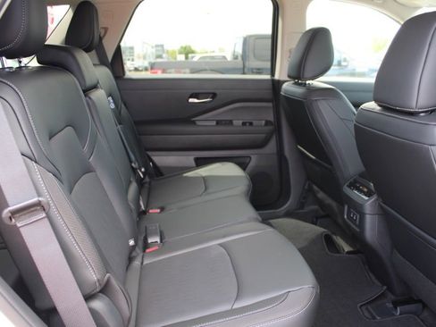 New 2026 Nissan Pathfinder SL AWD/4WD image 16