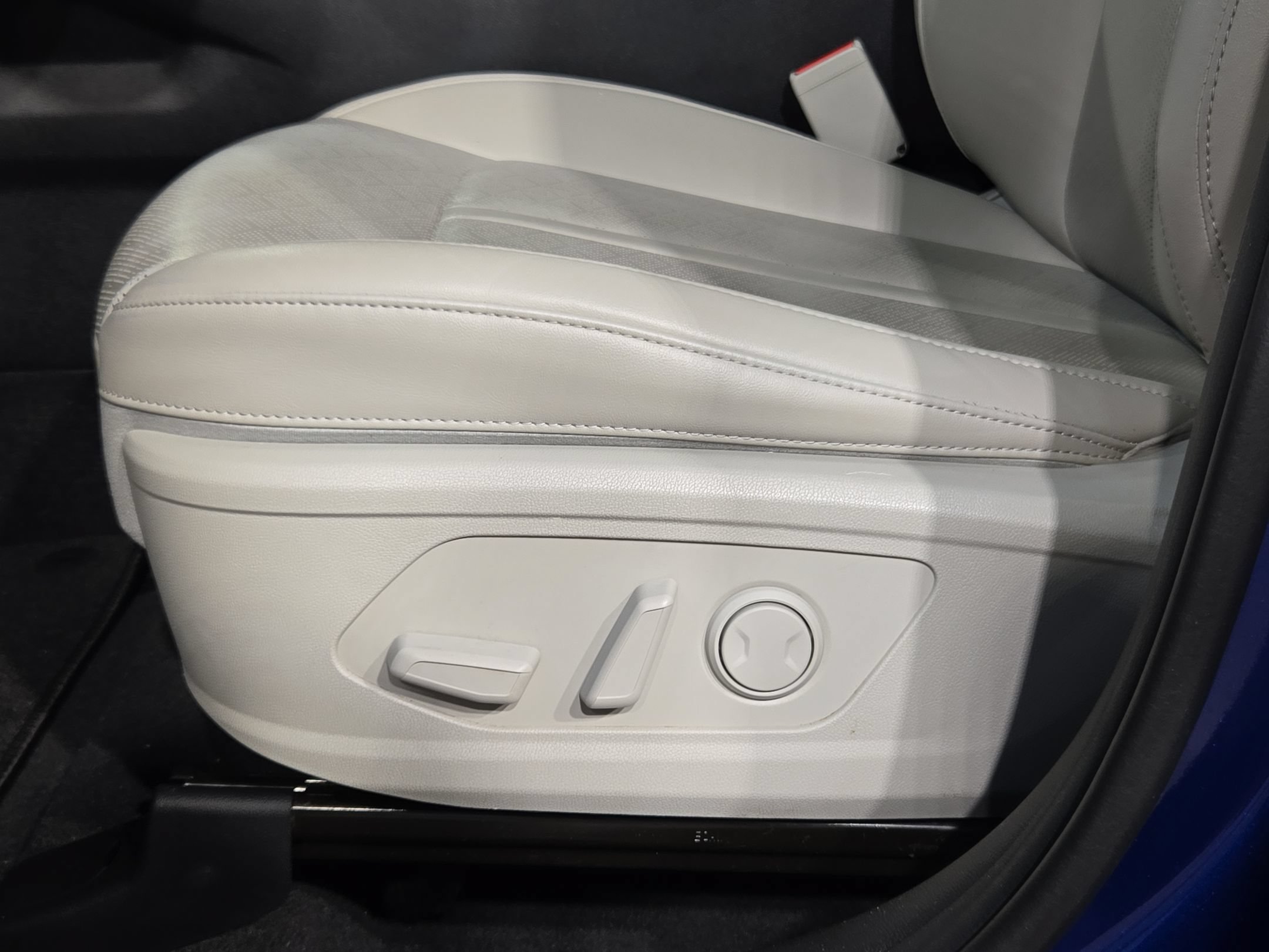 Used 2022 Kia Sorento S w/ Panoramic Sunroof Package FWD image 23