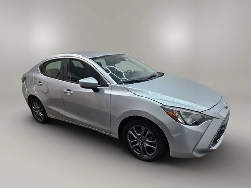 Used 2019 Toyota Yaris LE FWD image 3