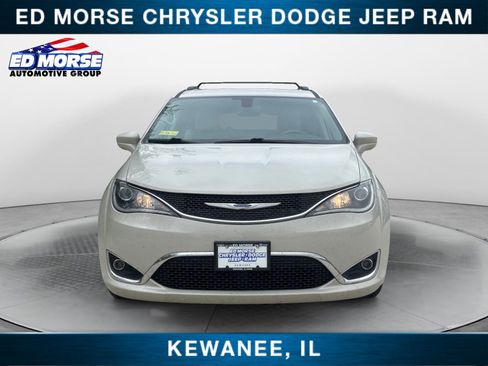 Used 2019 Chrysler Pacifica Touring-L FWD image 8
